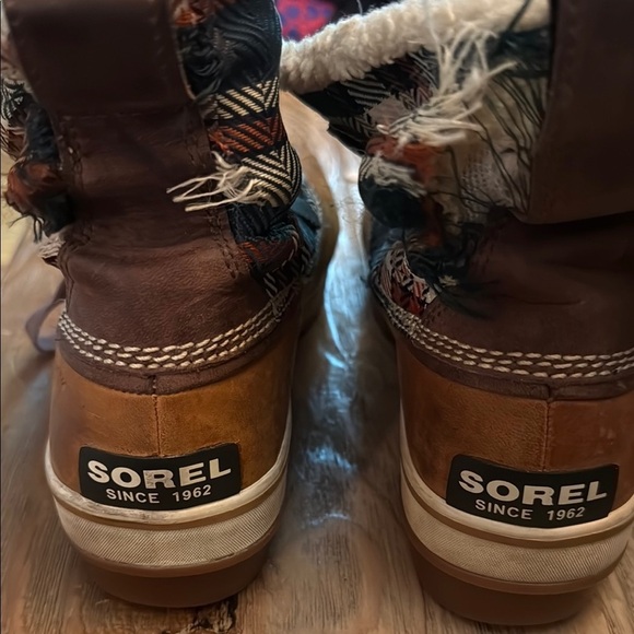 Sorel Brown Leather Boots Patterned Fabric Well worn lthrash bottoms look new - Picture 3 of 10